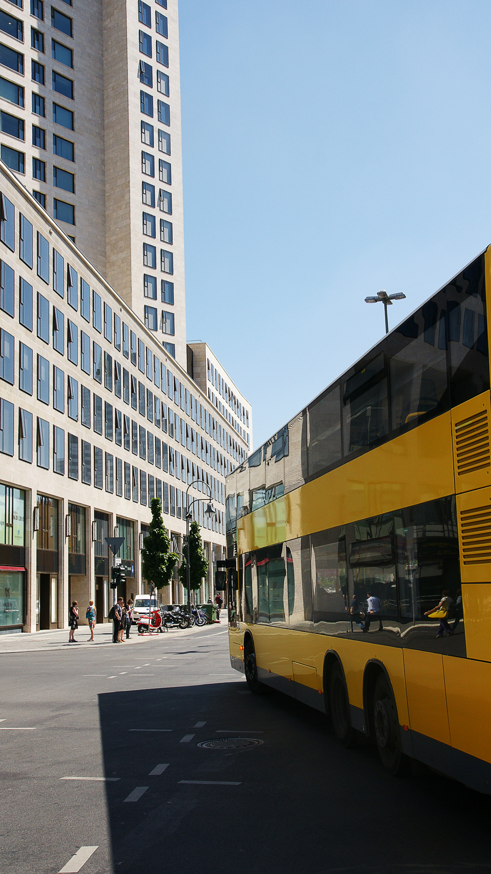 berlin waldorf astoria and yellow busses